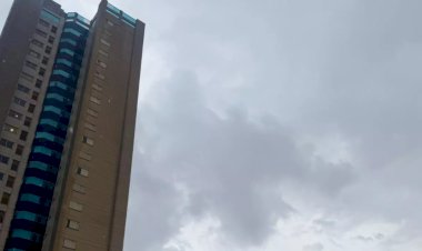 Outubro começa com chuva forte e ventania em Campo Grande