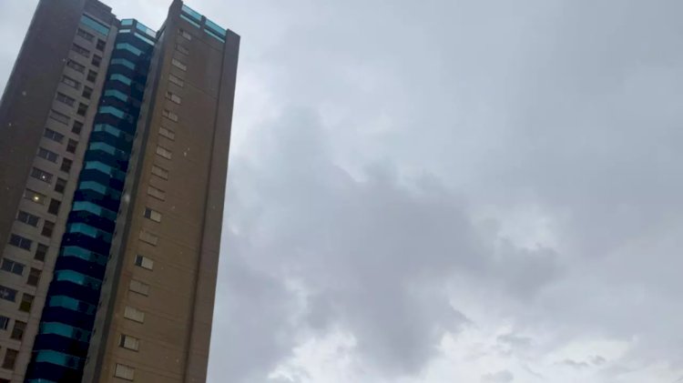 Outubro começa com chuva forte e ventania em Campo Grande